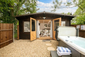 Hazel - Connect to the Nature in the Hot tub